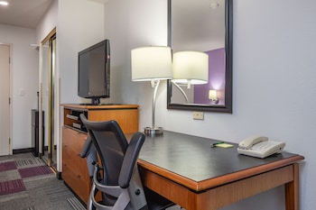 Deluxe Room, 1 King Bed, Accessible, Bathtub