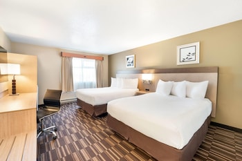2 Queen Beds Non-pet friendly