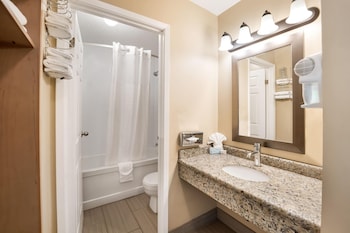 2 Queen Beds Non-pet friendly
