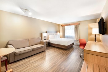 1 Queen Bed Pet friendly