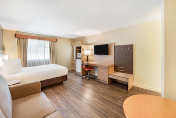 1 Queen Bed Pet friendly