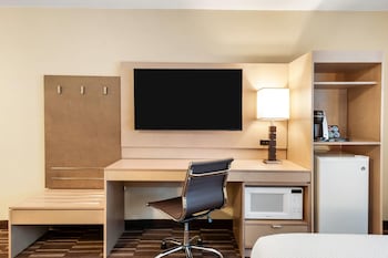 1 Queen + Kitchenette Non-Pet friendly