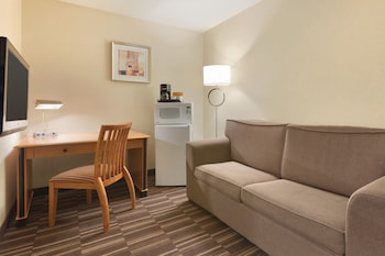 1 Queen Bed Non-pet friendly