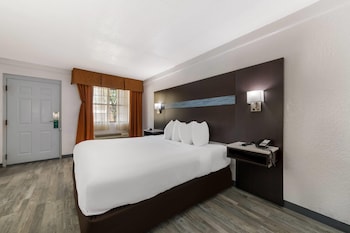 Standard Room, 1 King Bed, Non Smoking