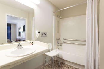 Standard Room, 1 King Bed, Accessible