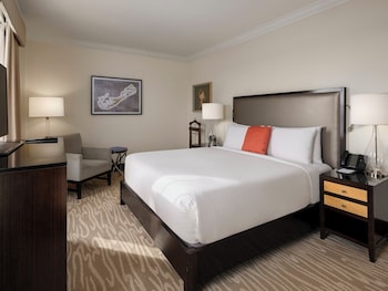 Fairmont Gold, Suite, 1 King Bed with Sofa bed