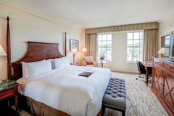 Junior Suite, 1 King Bed with Sofa bed, City View