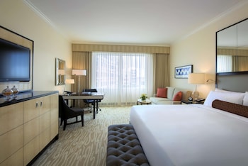 Fairmont Gold, Room, 1 King Bed, City View