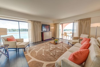 Penthouse, 1 King Bed with Sofa bed