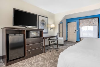 Suite, 1 King Bed, Non Smoking, Refrigerator & Microwave