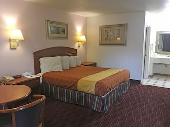 Room, 1 King Bed, Smoking