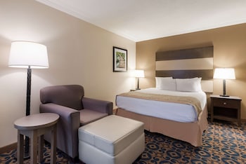 Standard Room, Multiple Beds, Non Smoking, Refrigerator & Microwave