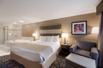 Standard Room, 1 King Bed, Non Smoking, Jetted Tub