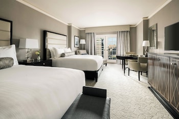 Standard Room, 2 Queen Beds (Mobility Accessible, Roll-In Shower)
