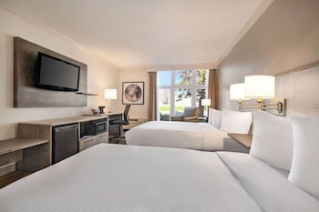 Room, 2 Queen Beds, Non Smoking (Pet-friendly)
