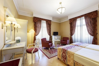 Family Room, 2 Bedrooms