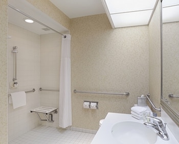Room, 2 Queen Beds, Accessible (Roll-in Shower)