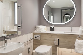 Accessible Queen Room (occupancy 2)