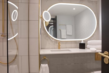 Executive Double Queen Room (2 beds, occupancy 4)