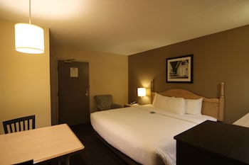 Suite, 2 King Bed, 2 Bedroom, Non Smoking (First Floor Drive Up)