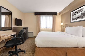Standard Room, 1 King Bed, Accessible, Non Smoking (3rd Floor)