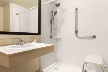 Standard Room, 1 King Bed, Accessible, Non Smoking (3rd Floor)