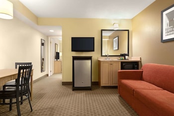 Suite, 1 King Bed, 2 Bedroom, 1 Pull Out, Non Smoking (First Floor Drive Up)