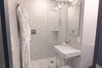 Connecting Room, 1 King and 2 Queen Beds