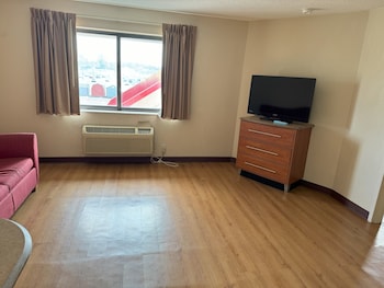 Suite, 1 King Bed with Sofa bed, Non Smoking, Jetted Tub