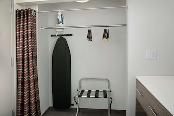 Studio Suite, 1 King Bed, Non Smoking