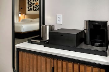 Room, 1 King Bed (Mobility Accessible, Tub)