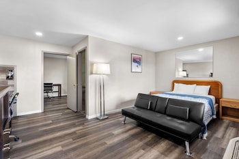 Suite, 1 King Bed with Sofa bed, Non Smoking