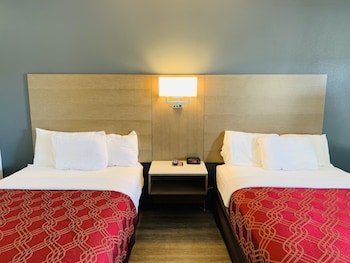 Standard Room, 2 Double Beds (Smoking)
