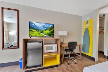 Economy Room