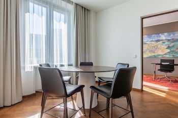 Presidential Suite (Freedom Square View)