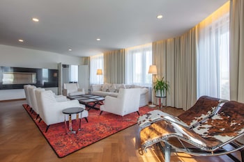 Presidential Suite (Freedom Square View)
