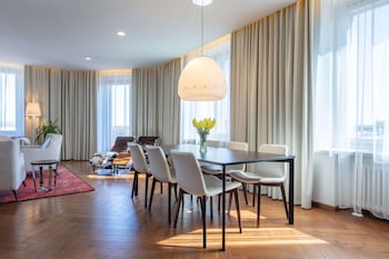 Presidential Suite (Freedom Square View)