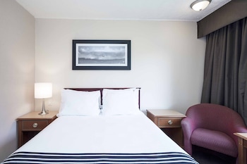 Standard Room, 1 Queen Bed