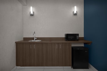 Standard Room, 1 King Bed, Mobility Accessible (Mobility Accessible)