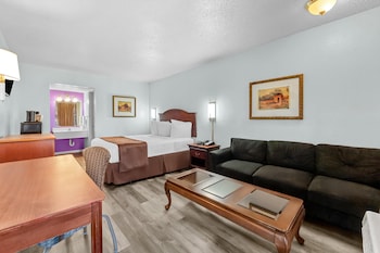 Room, 1 King Bed, Smoking