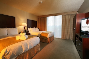 Suite, 2 Double Beds, Accessible