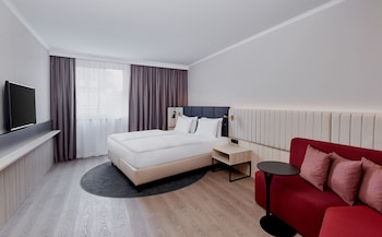 Premium Room, 1 King Bed (Alster View)