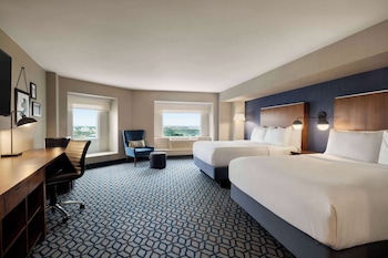 Room, 2 Queen Beds, Accessible, City View (Mobility, Roll-in Shower)