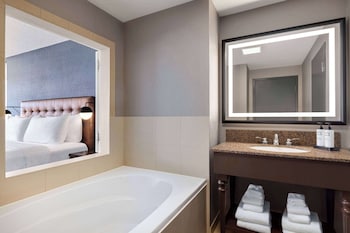 Junior Suite, 1 King Bed, Non Smoking (Presidential, Fallsview)