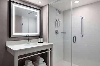 2-Bedroom Family Suite,1 King Bed and 2 Queen Beds, Non-Smoking