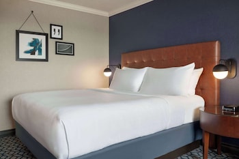 Room, 1 King Bed, Non Smoking, City View (Upper Floor)