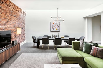 Grand Suite, 1 King Bed (Alexis)