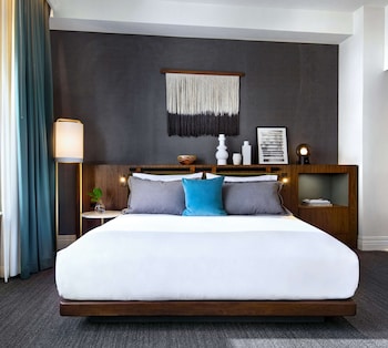 Deluxe Room, 1 King Bed