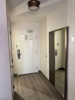 Executive Suite, 1 King Bed (Mobility/Hearing Accessible, Tub)
