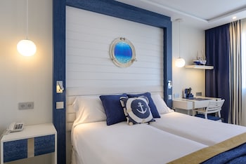 Deluxe Double Room Single Use, Sea View